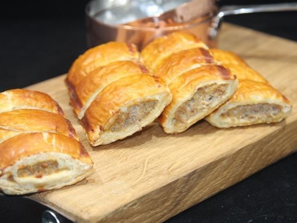 Mini saucijzenbroodjes 10 stuks*