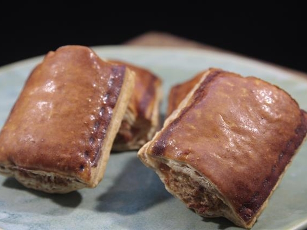 Saucijzenbroodje half