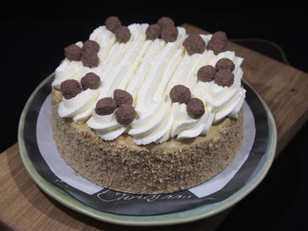 Hazelnoot/ creme 12 taart